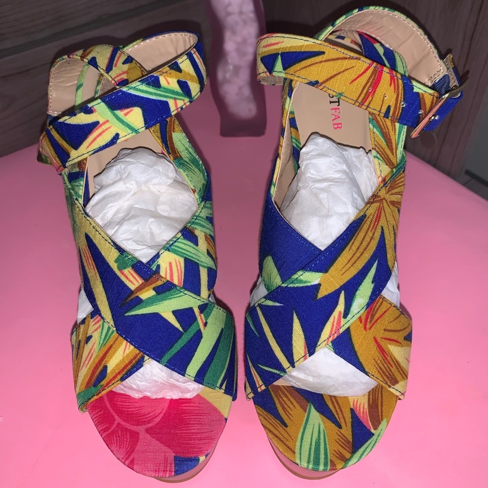 Cute, Floral wedges, with ankle straps.